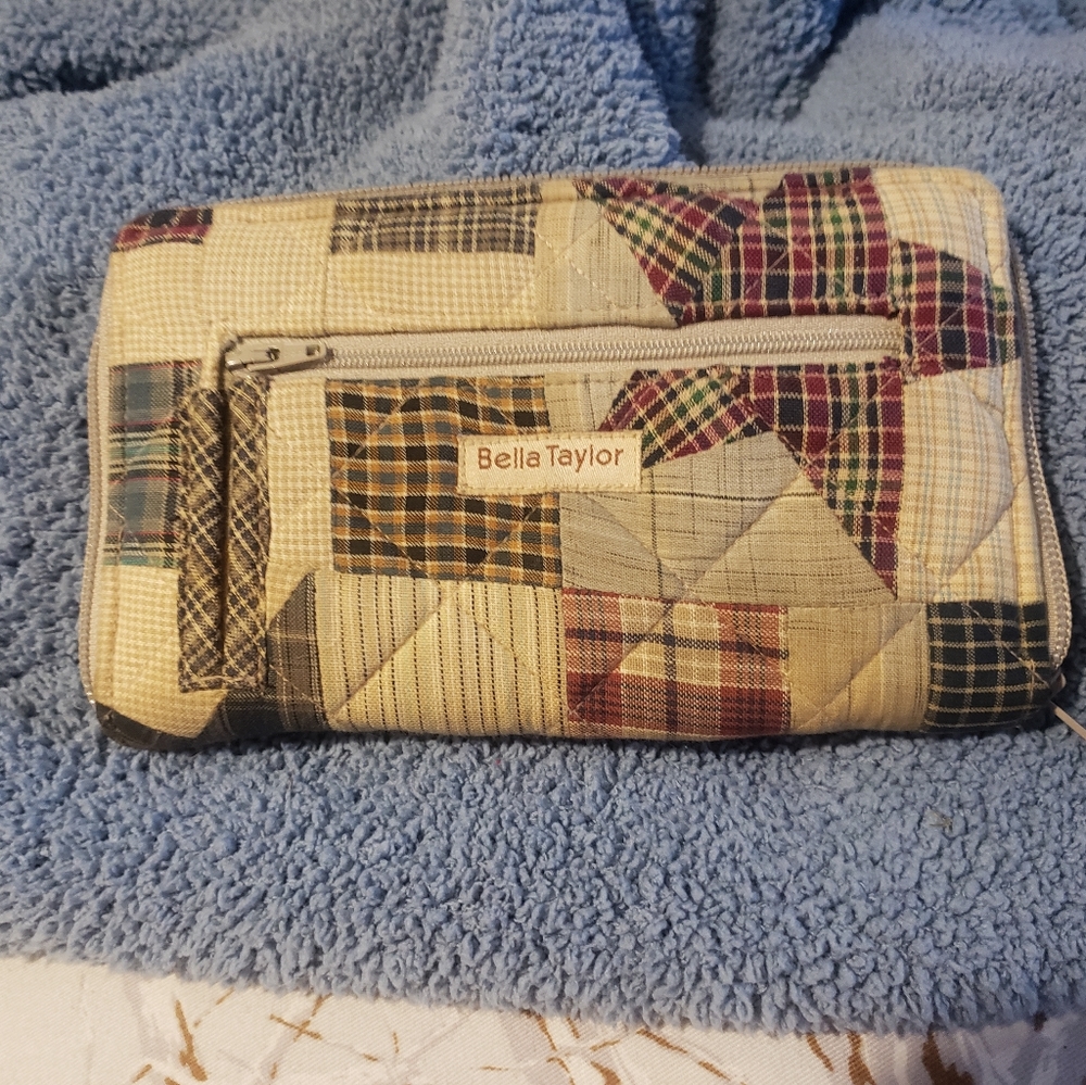Bella Taylor wallet